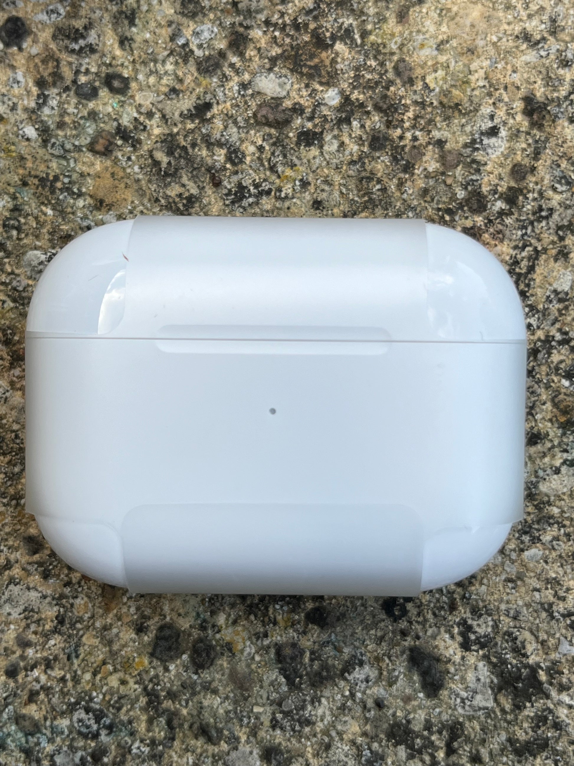 AirPod Pro6 - front of AirPod case